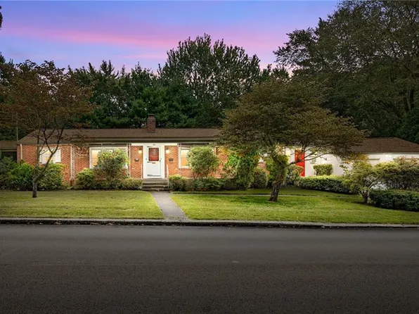 156 White Ave, Warwick, RI 02889