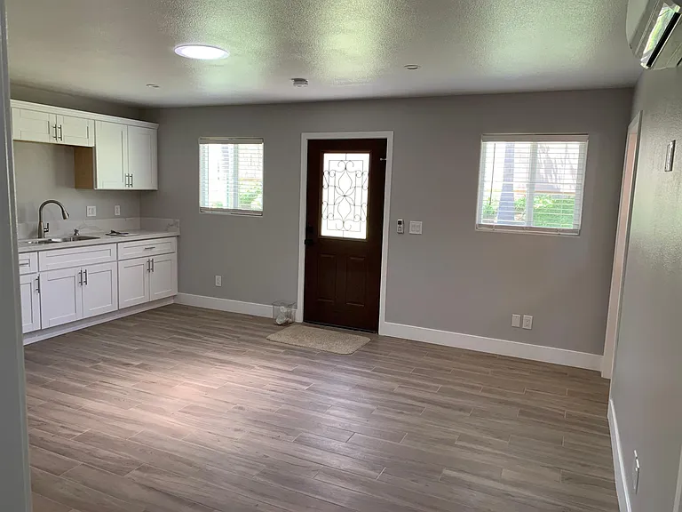 1355 Woodview Ct — Photo 3