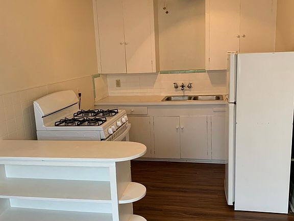 3rd image of 922 Cleveland St #L