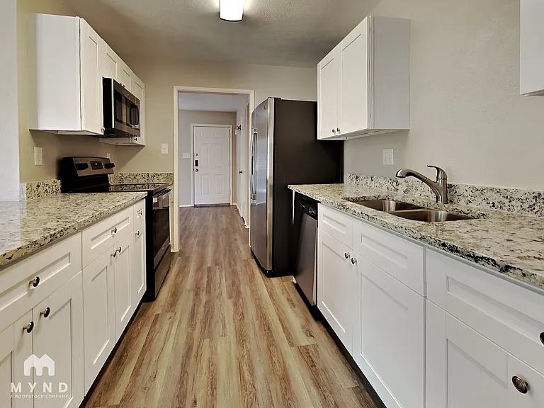2822 Canary Ln — Photo 2