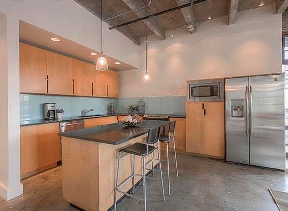 4th image of 2120 Wyandotte St APT 12