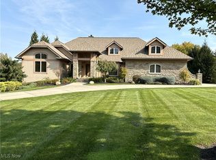 2415 Michelle Ct, Willoughby Hills, OH 44094