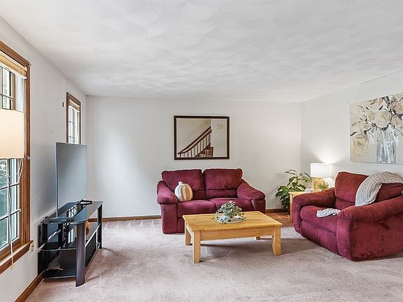 3rd image of 20 Woodland Dr Unit 304