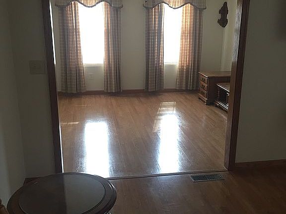 4th image of 922 32nd St