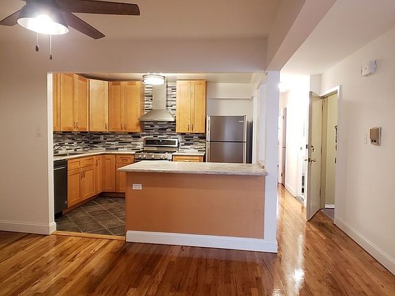5th image of 2461 27th St APT 3