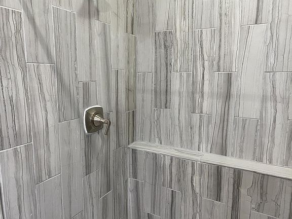 4th image of 140 N Pearl St #1