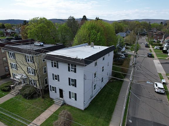 4th image of 325 Main St