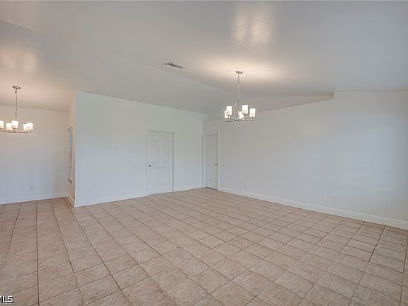 4th image of 902 Adeline Ave