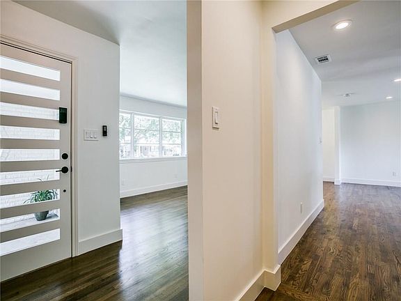 5th image of 9616 Leaside Dr