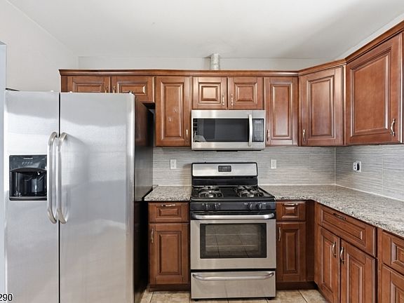3rd image of 105 Peabody Pl