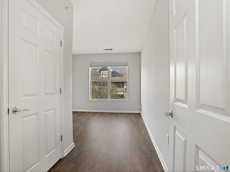 35 W Broad St #404 — Photo 19