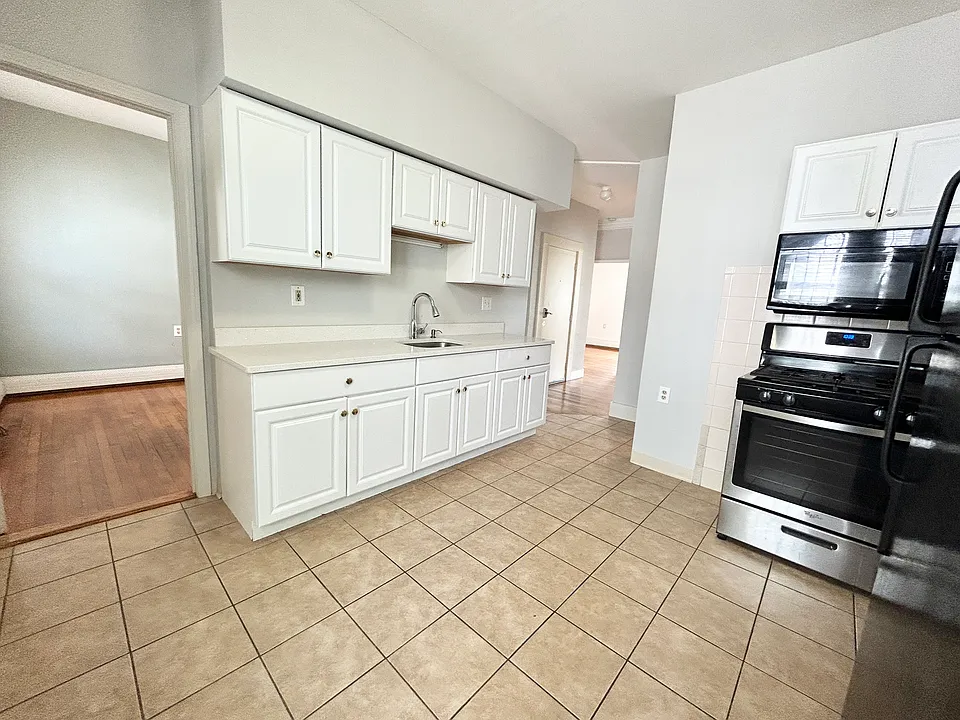 96 E Cottage St #2L