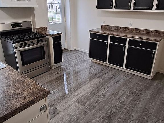 2nd image of 115 W Pearl St #19740569