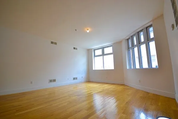 Rented by Bold New York | media 49