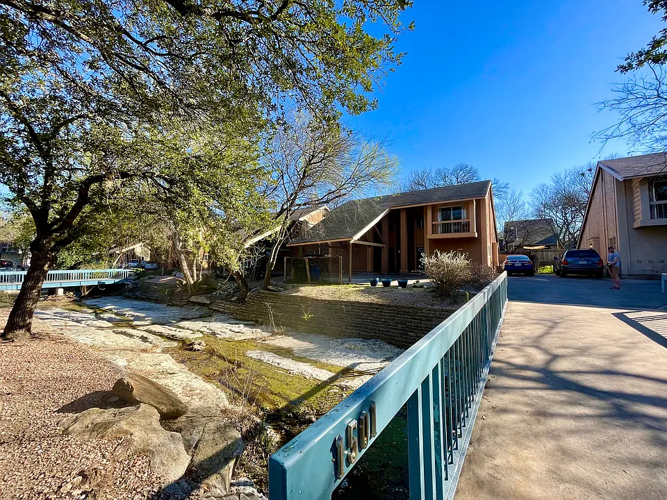 Welcome to 1501 Bridgeway Drive