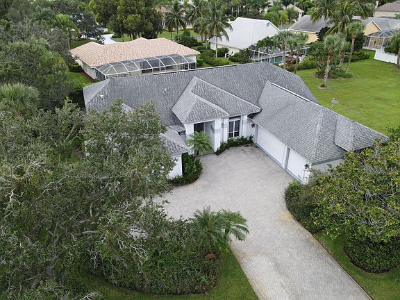 2nd image of 1111 SE Westchester Drive