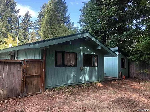 Double gate to huge fenced backyard!
