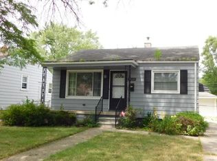 19215 Woodland St, Harper Woods, MI 48225