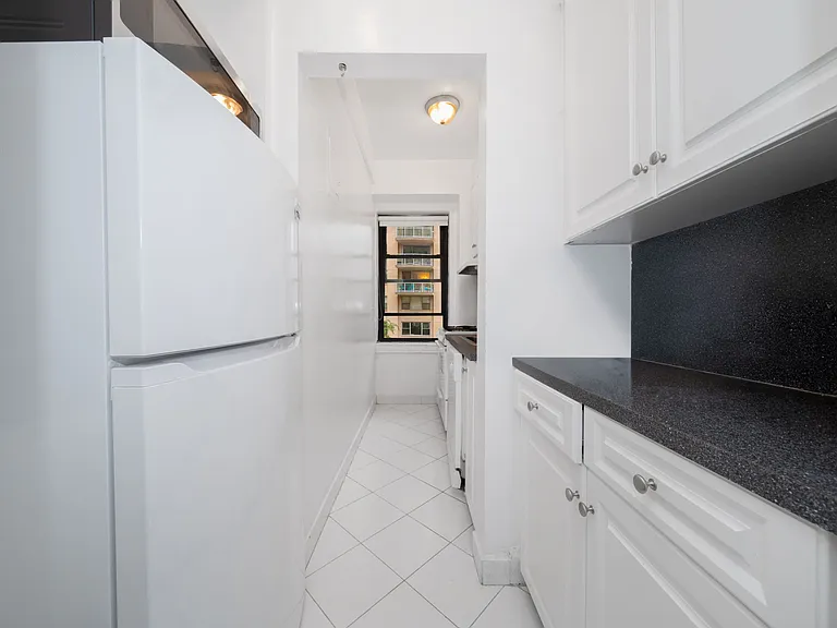 400 E 57th St #4K — Photo 10