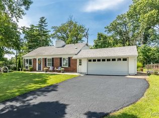 918 Crestland Dr, Ballwin, MO 63011
