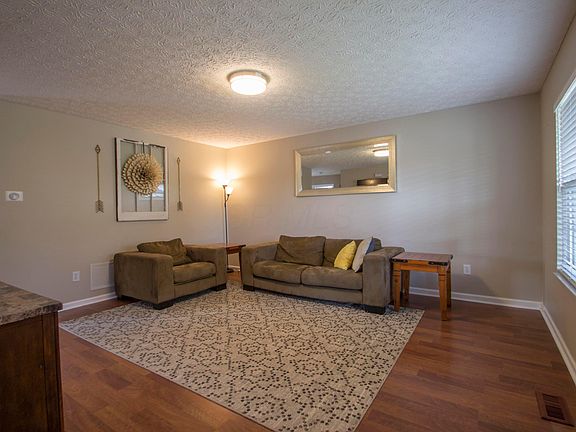 3rd image of 977 Wallace Dr