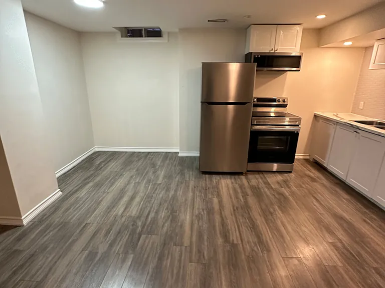 25 Fitzwilliam Ave #BASEMENT — Photo 12