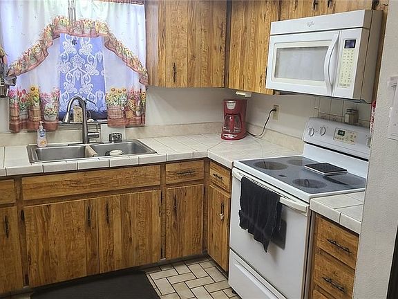 3rd image of 2540 58th Ave N