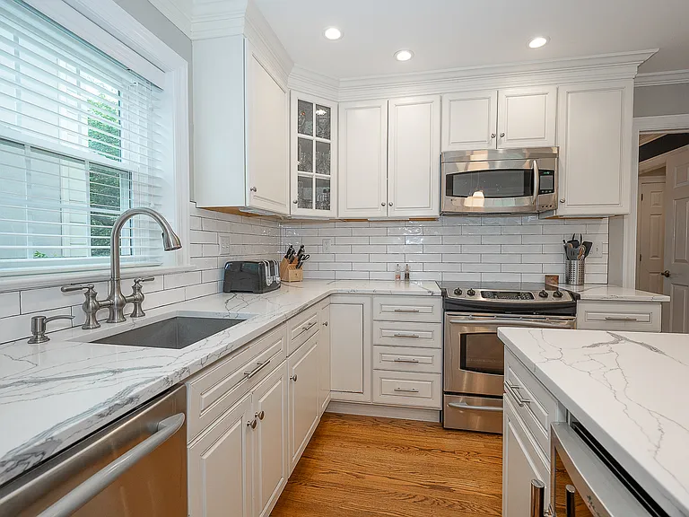 10 Hansen Ct — Photo 8