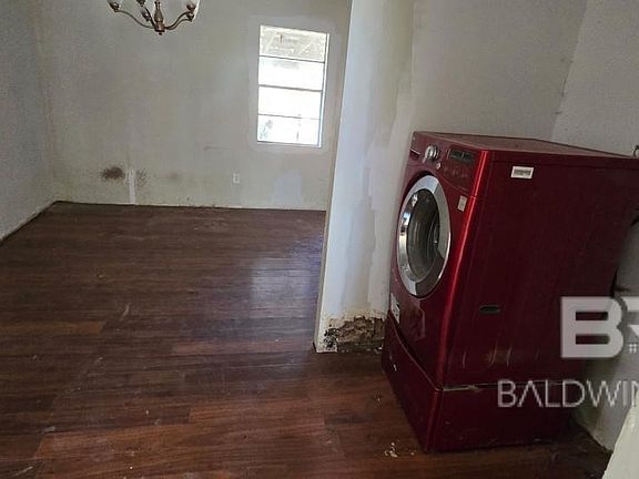 5th image of 21255 Phillipsville Rd