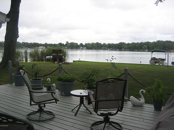 3rd image of 3942 Laura Lee Ln
