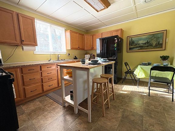 3rd image of 619 Haigh Rd
