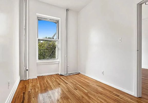 3rd image of 11 Abingdon Sq APT 3F