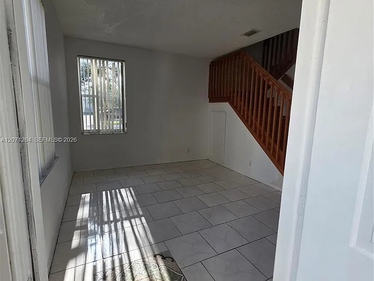 21250 NE 8th Pl #1 — Photo 2