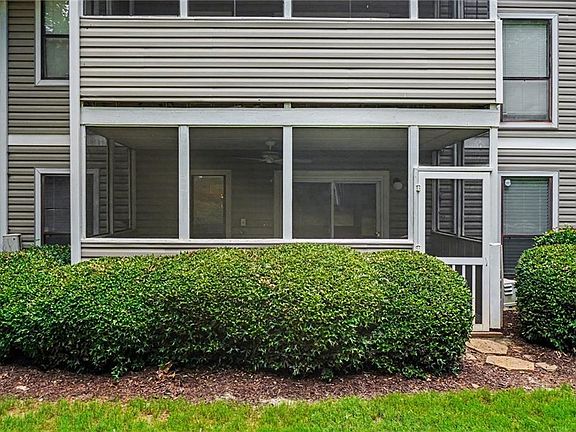 3rd image of 616 Wynnes Ridge Cir SE