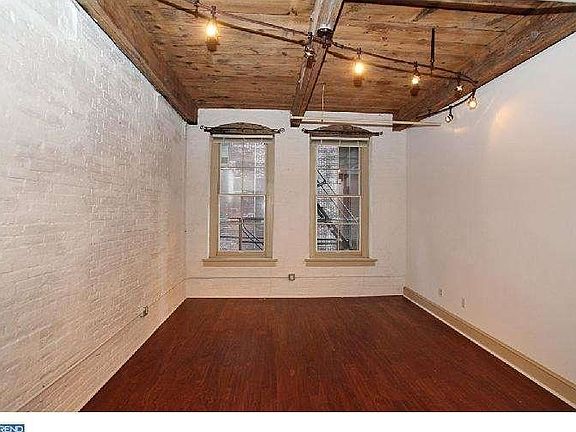 3rd image of 214-18 New St #D