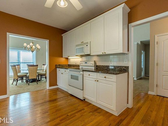4th image of 9074 Bond St