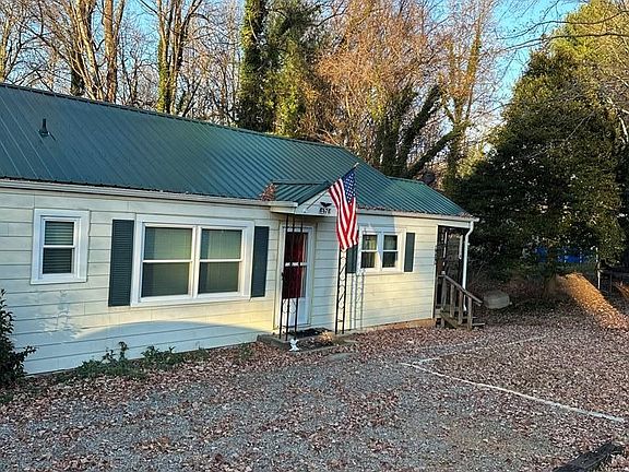 3rd image of 8678 Fairystone Park Hwy