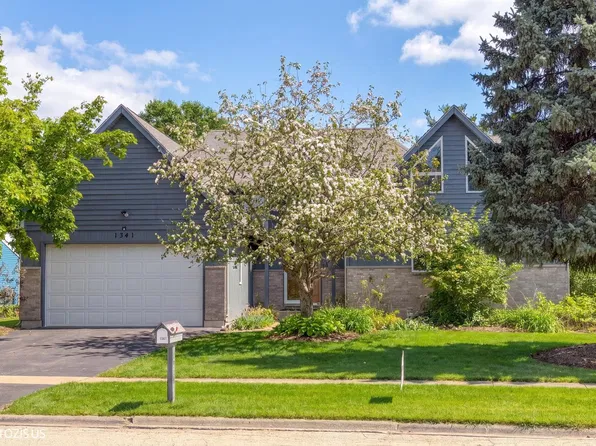1341 Portage Ln, Woodstock, IL 60098