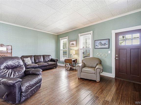 5th image of 32 S Lake St