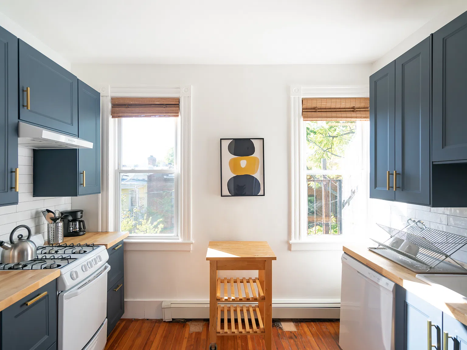 2 bed, 1500 sqft, $2,400 — Photo 3