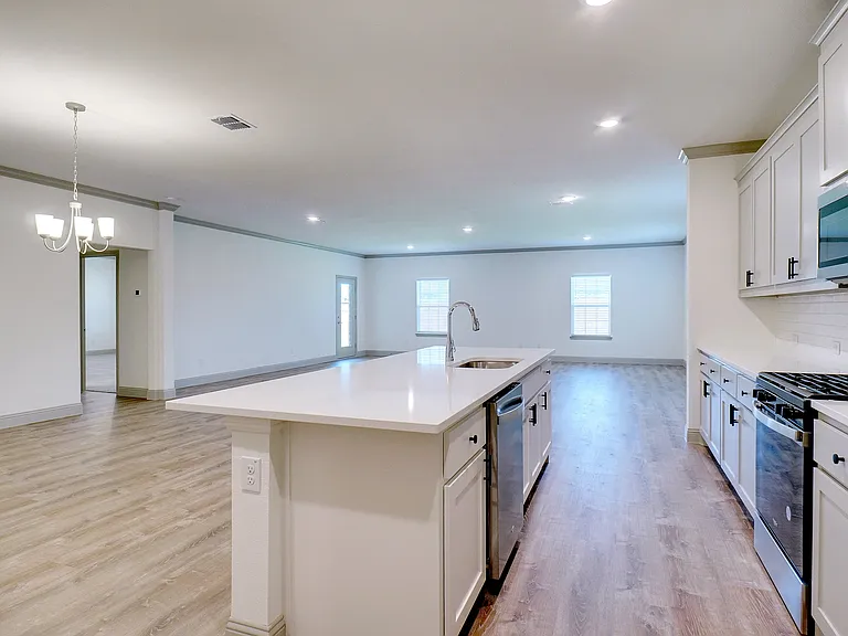 219 Community Dr — Photo 9