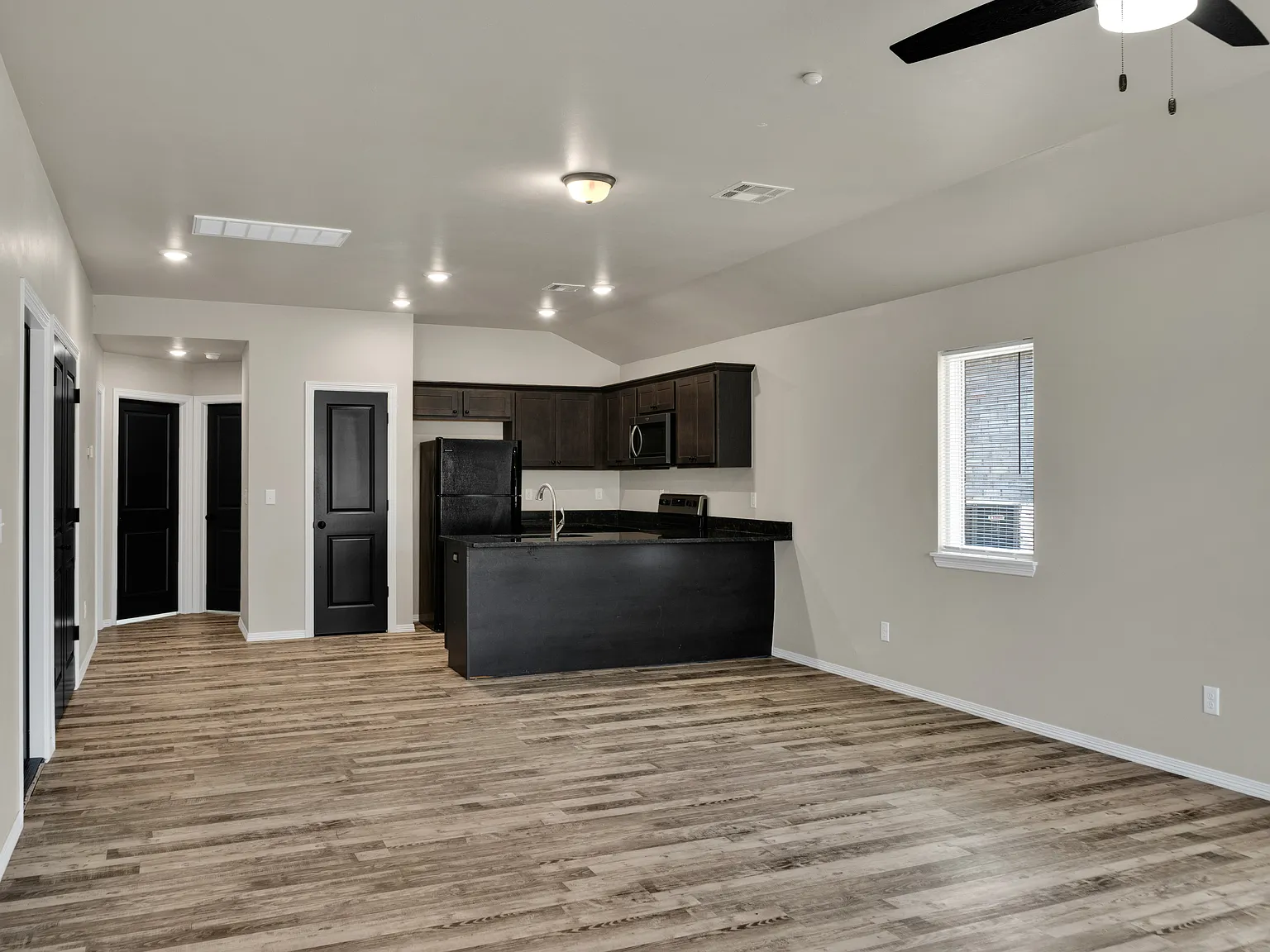 2 bed, 1215 sqft, $1,490 — Photo 4