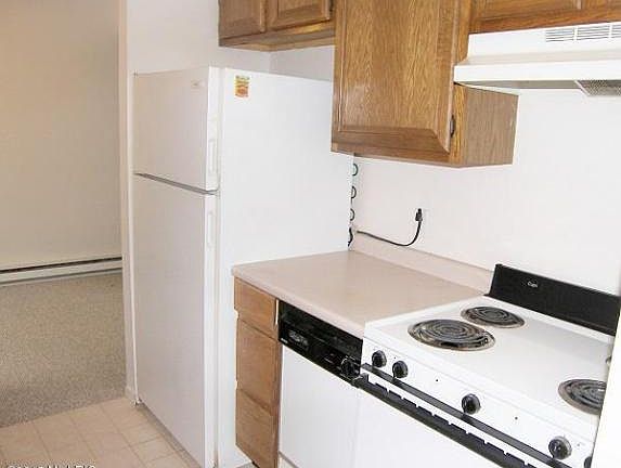 5th image of 420 E Merchant St #A