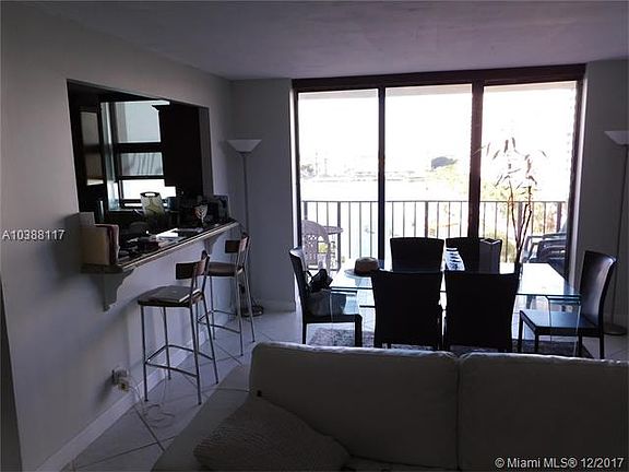 3rd image of 18181 NE 31st Ct APT 1003