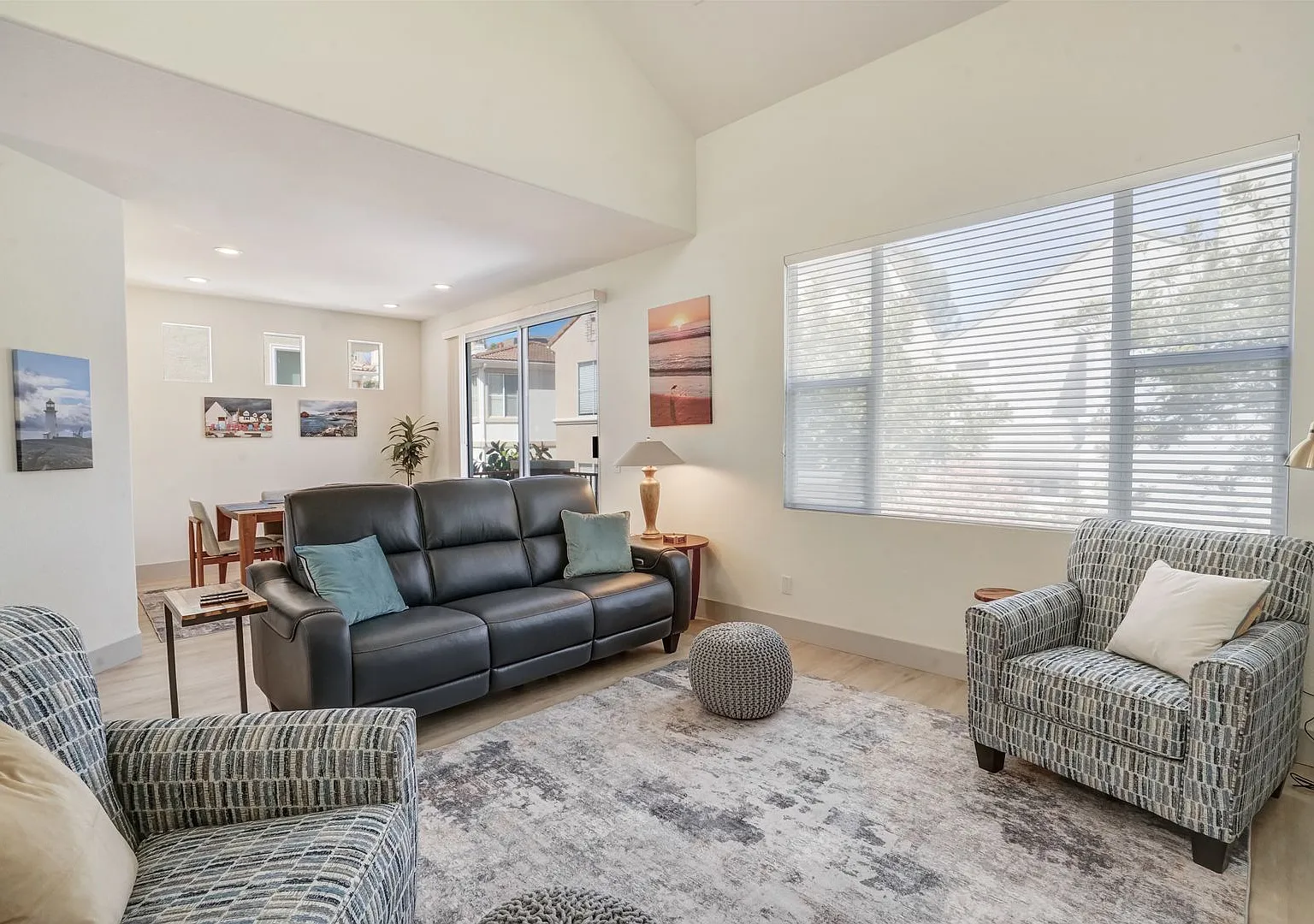 Furnished Rental 3BR/2.5 BA Charming 3 Level Detached Home In Torrey Hills, Gated Community 2 Car... — Photo 4