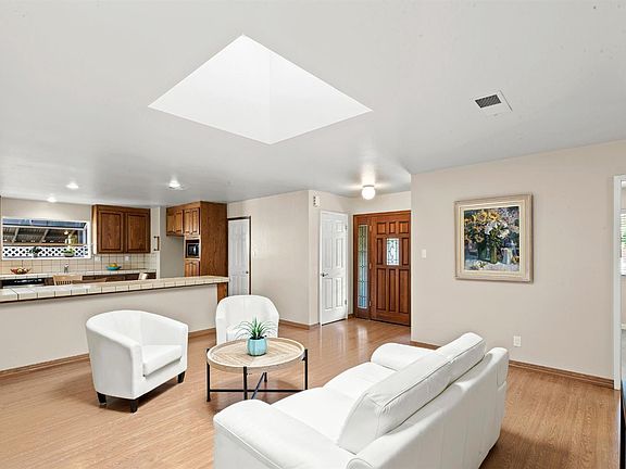 4th image of 3526 White Cliff Cir