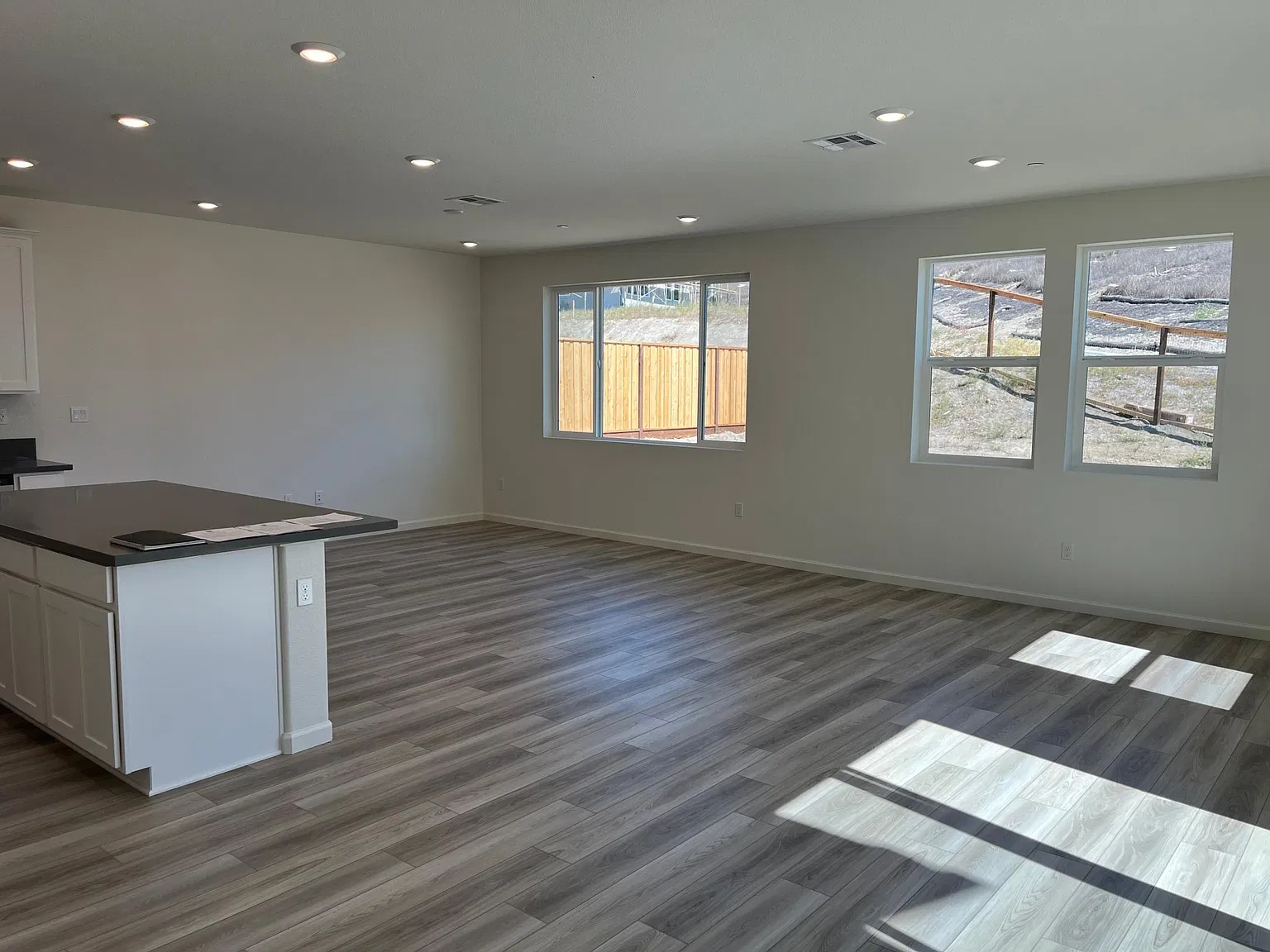 3 bed, 2.5 bath, 1861 sqft, $3,800 — Photo 4