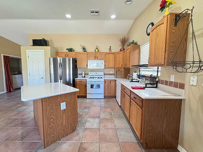 2037 E Desert Palms Dr — Photo 12