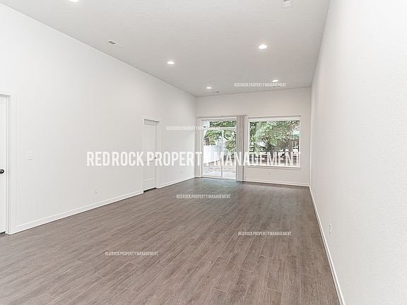 5th image of 610 E Crescent Dr