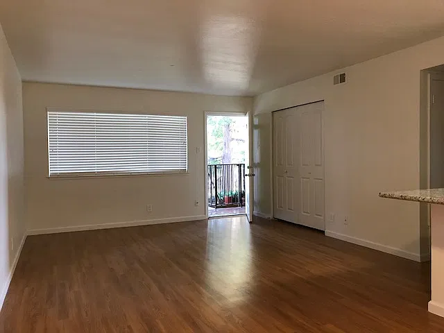 2 bed, 900 sqft, $3,095 — Photo 2